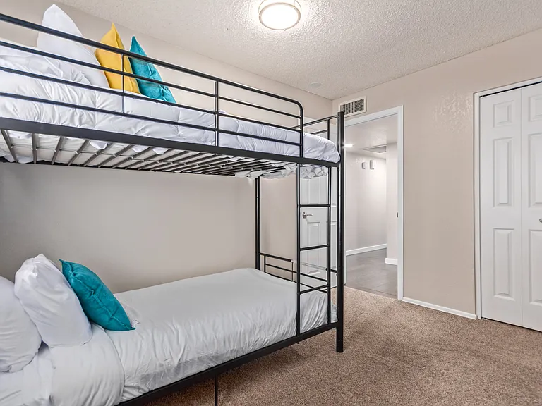 1010 E Wescott Dr — Photo 16