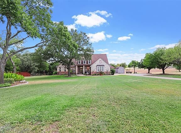 3rd image of 207 Park Place Cir