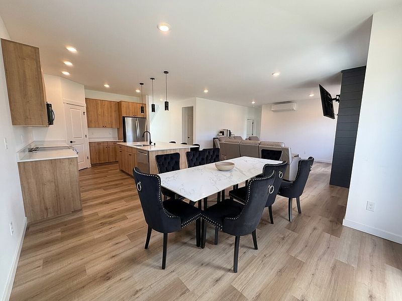 5th image of 721 E 5th Street