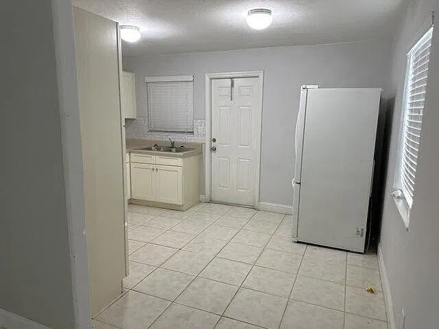 2 bed, 1.0 bath, 845 sqft, $1,800 — Photo 3