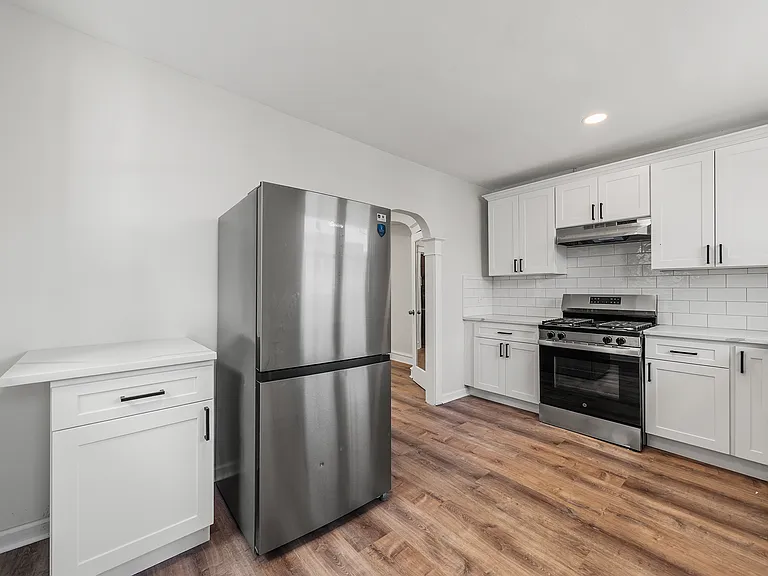 5748 Dunlap St — Photo 12