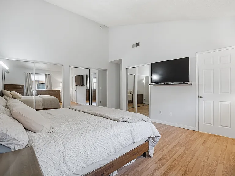 9960 Owensmouth Ave #21 — Photo 14