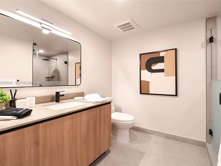 121 NE 5th St #1400 — Photo 25