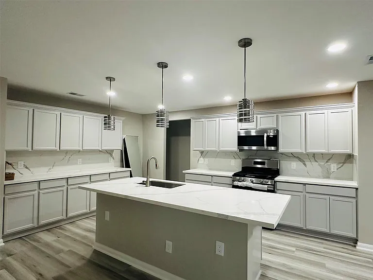 3514 Benjamin Franklin Ln — Photo 1