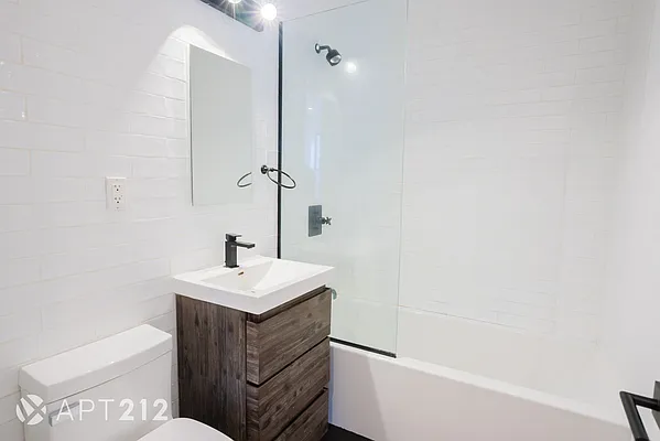 Rented by APT212 INC | media 9