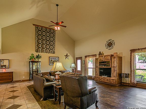 5th image of 220 Skye Dr