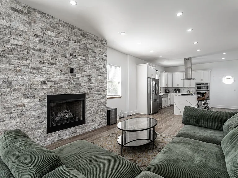 644 N Tacoma Ave — Photo 4