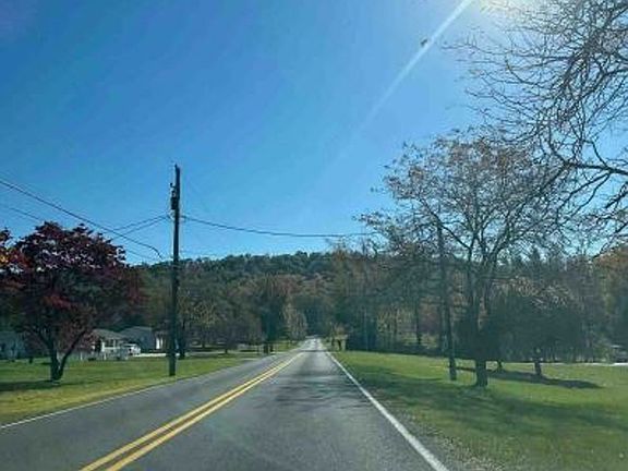 Exterior Neighborhood (street photo)