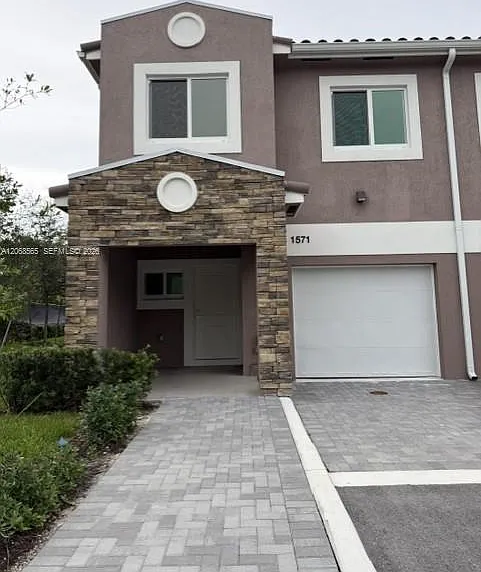 3 bed, 2.5 bath, $3,950 — Photo 2