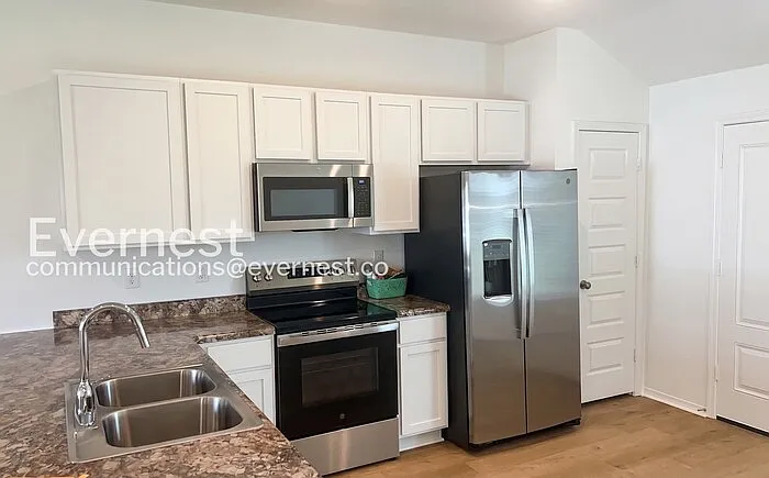 6681 Hollywood Ave — Photo 4