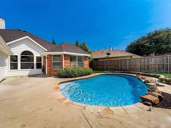 2nd image of 3716 Gardenia Ln