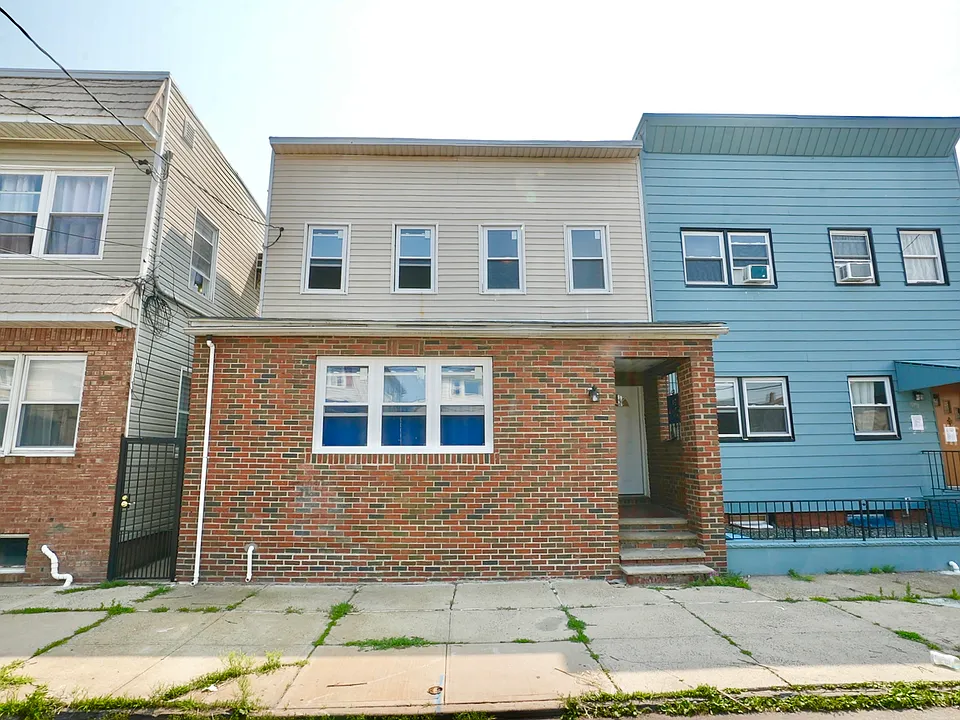 210 Sanford Ave #2
