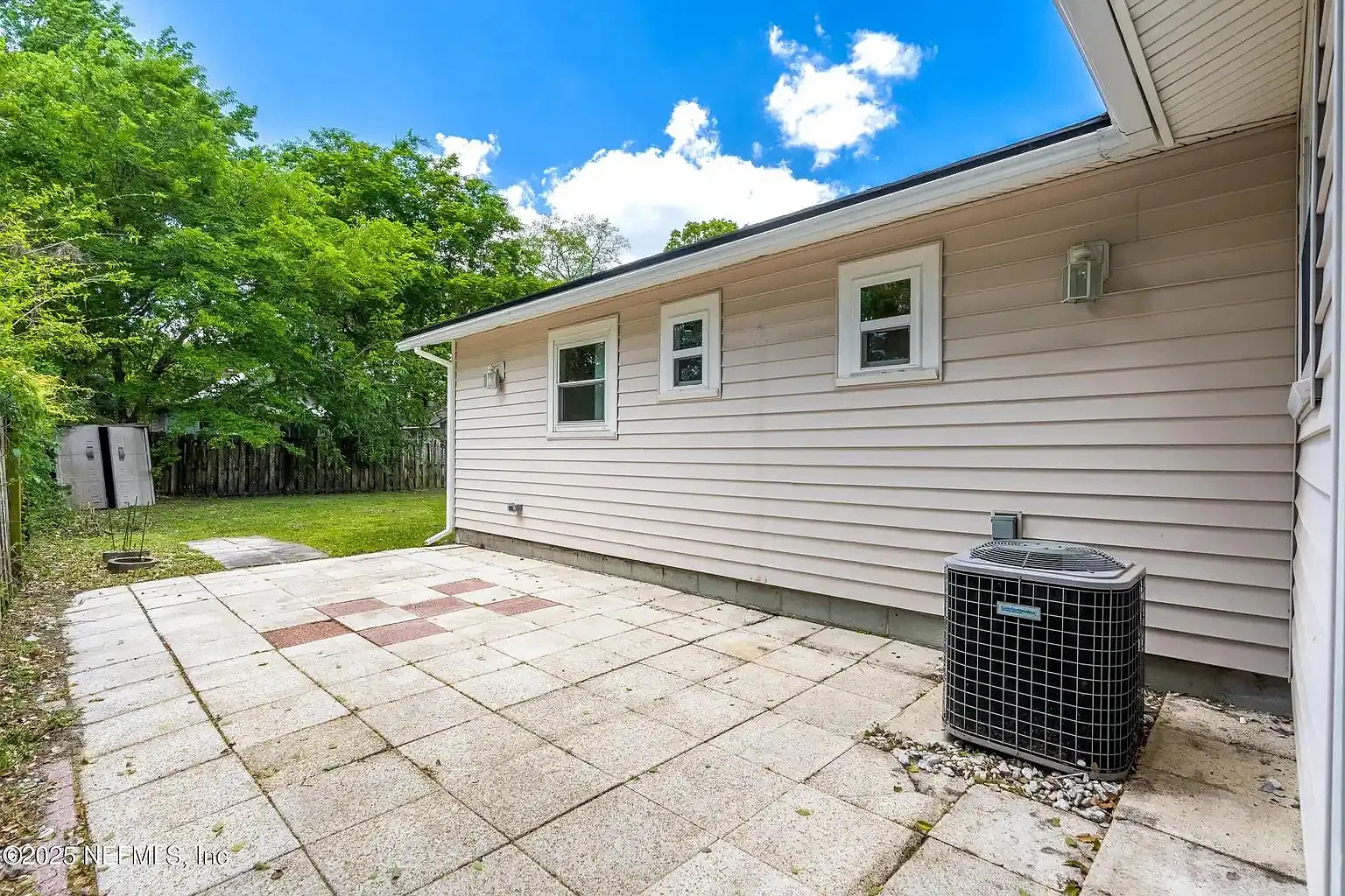 3 bed, 1046 sqft, $2,200 — Photo 3