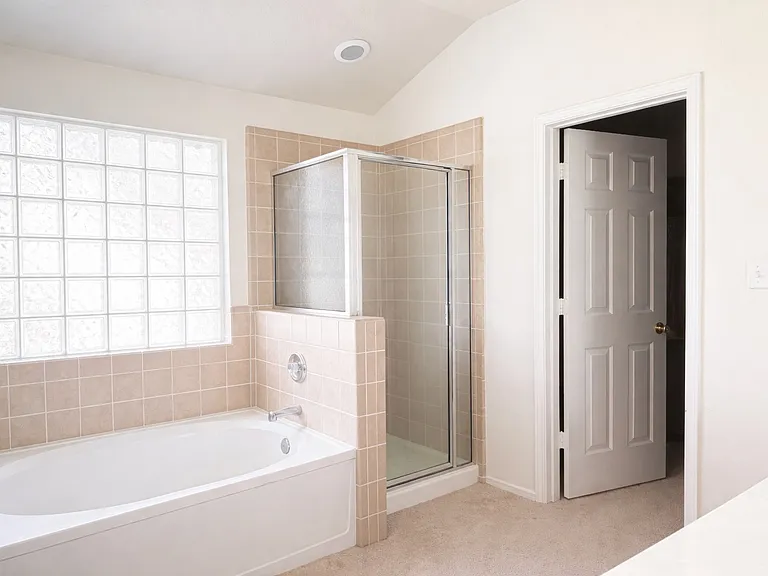 Masterbed-Washroom