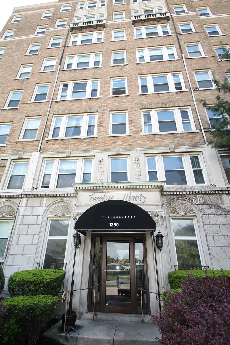 Building Photo - Gates Circle