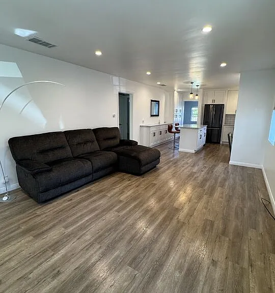 446 N California St — Photo 13