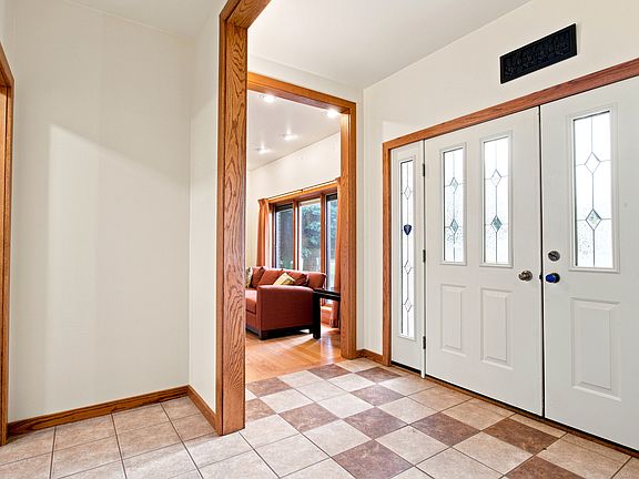 4th image of 2110 Meadowlark Ct