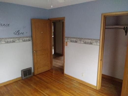 3rd image of 122 McArthur Dr