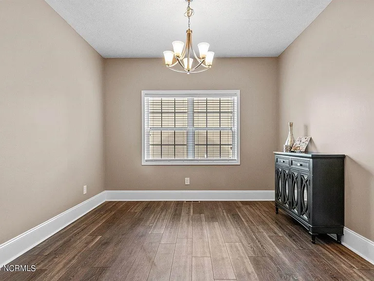 160 Argyll Ave — Photo 14