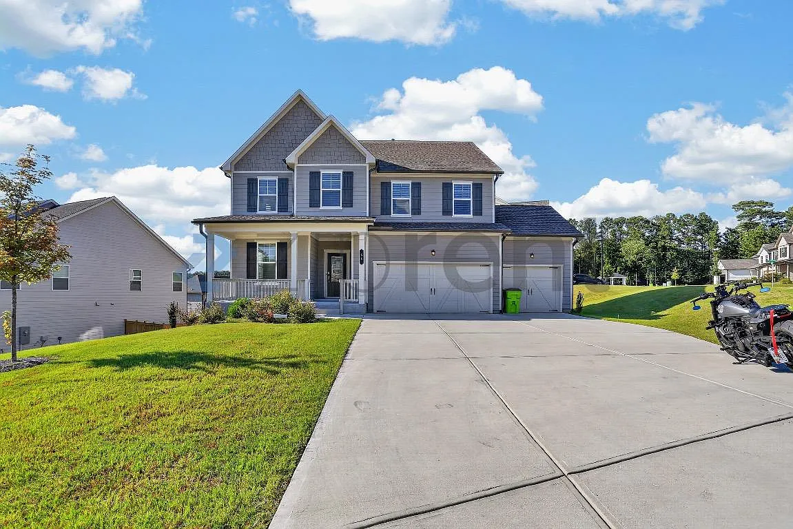 4 bed, 2845 sqft, $2,900 — Photo 1