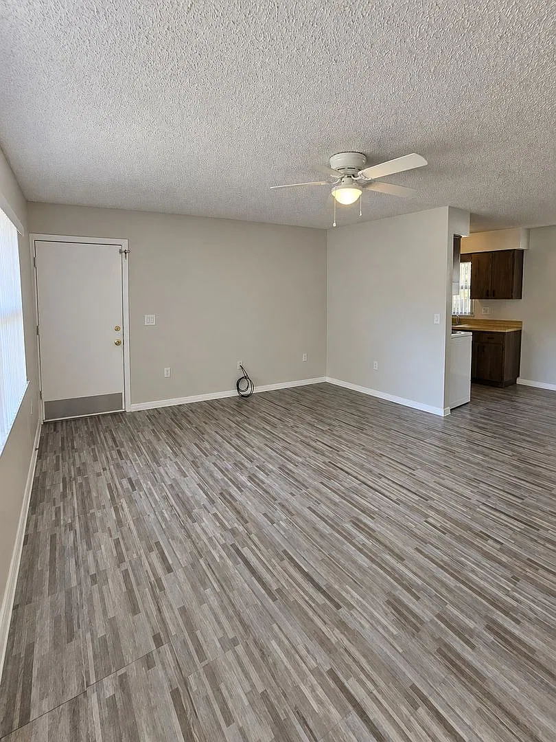 Duplex in Colonialtown — Photo 2
