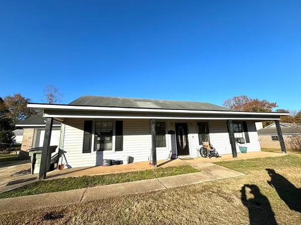 115 Blossom Dr, Ozark, AL 36360