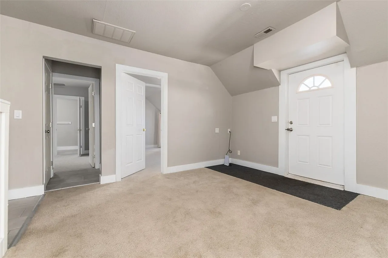550 Castello Ave — Photo 4