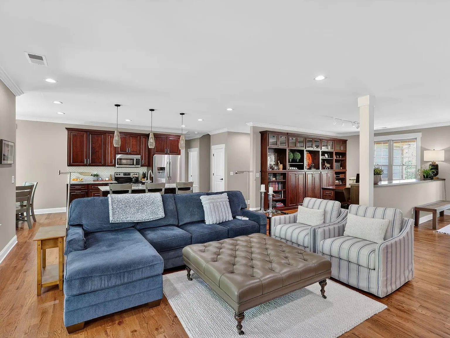 3 bed, 2170 sqft, $3,750 — Photo 4