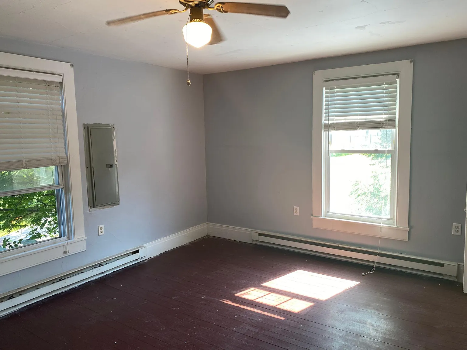 2 bed, 1100 sqft, $1,050 — Photo 2
