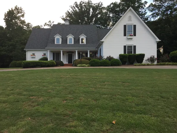 466 Bonnie Pearl Ln, Cleveland, GA 30528