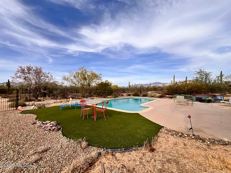 8751 N Burke Dr — Photo 16