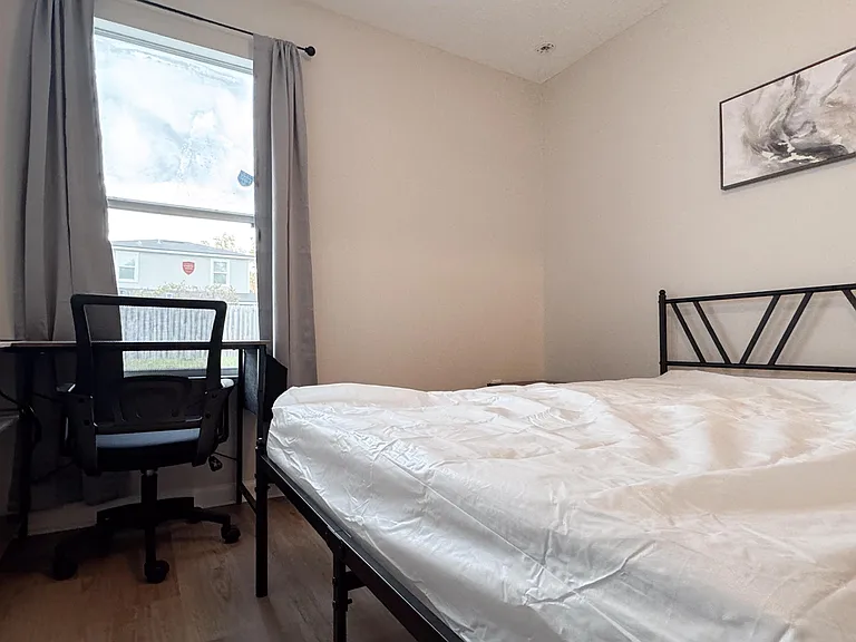 Full size bed