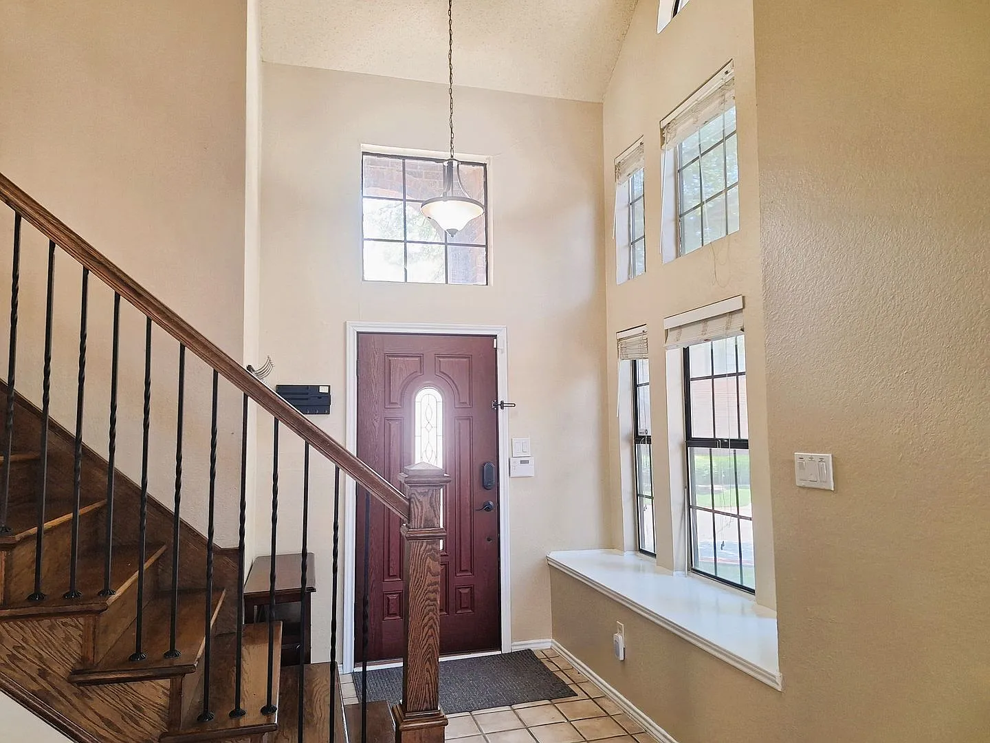 Charming 2-Bedroom Condo in Desirable Riverwalk Community — Photo 3