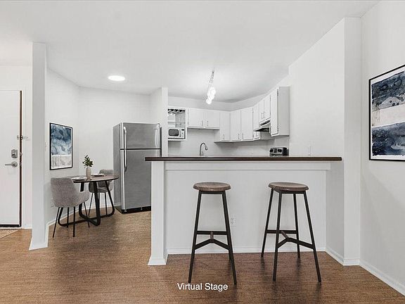 4th image of 210 W Grant St APT 222