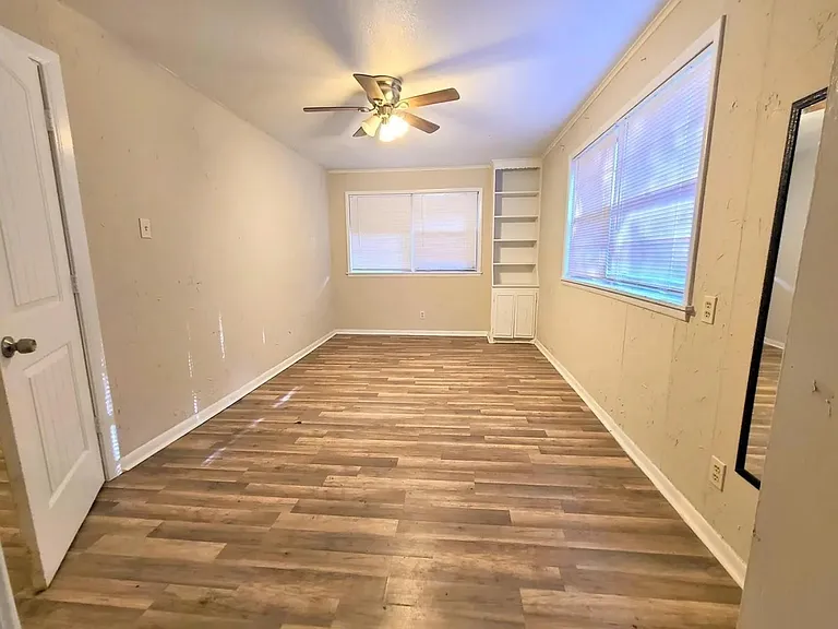 4504 Stonewall St — Photo 1
