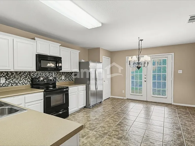10518 Marengo Ln — Photo 3