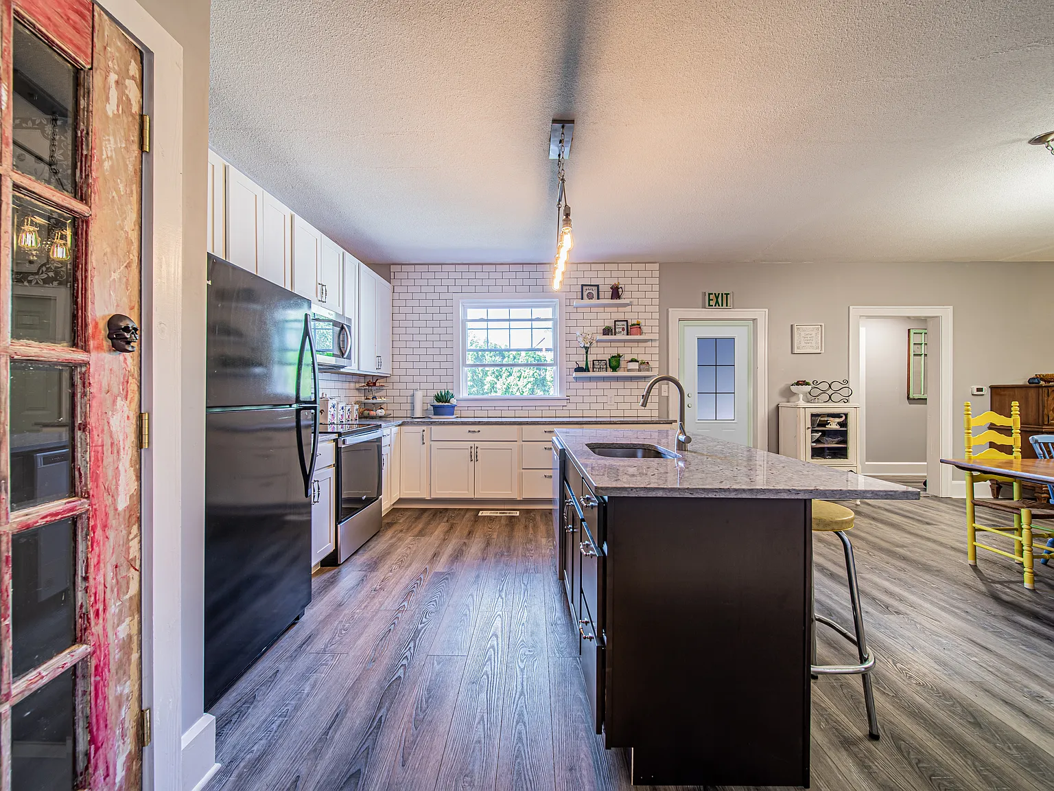 6 bed, 3000 sqft, $3,000 — Photo 4