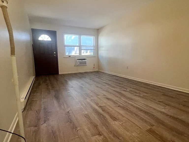 6-8 Hyatt Ave #5 — Photo 2
