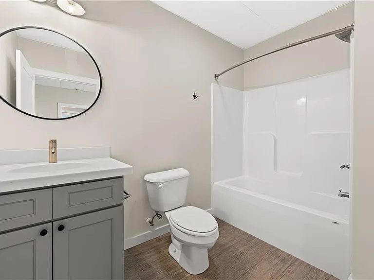 221 Columbus Dr — Photo 20