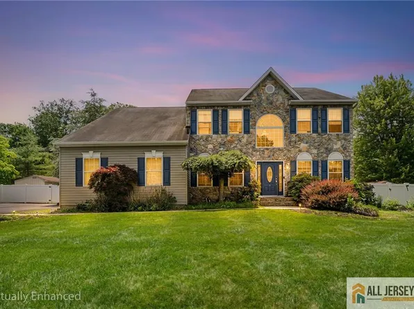 2 Namsan Dr, Monroe Township, NJ 08831
