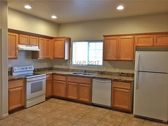4th image of 4861 E Cincinnati Ave