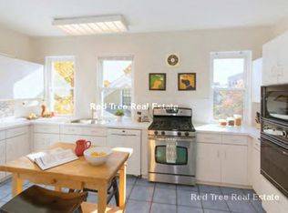 1000 Memorial Dr APT 2R, Cambridge, MA 02138