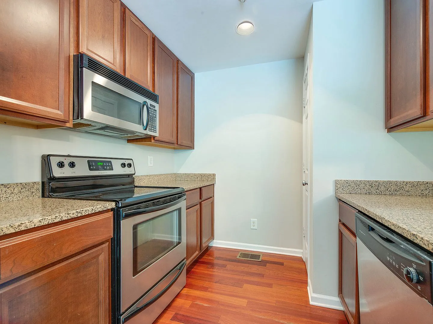 Updated condo in Charlotte's vibrant and fun Arts District, NoDa — Photo 4