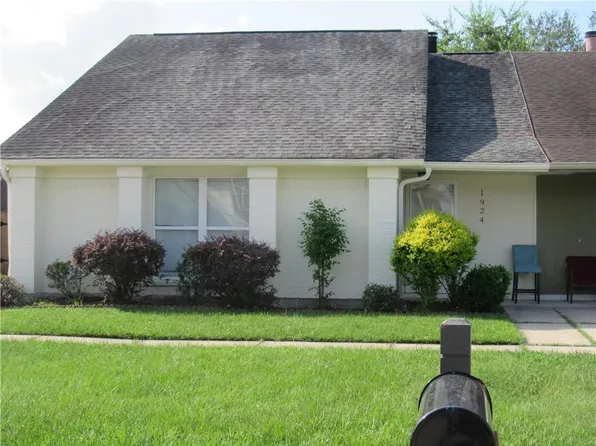 1924 Snowbird Dr, Harvey, LA 70058
