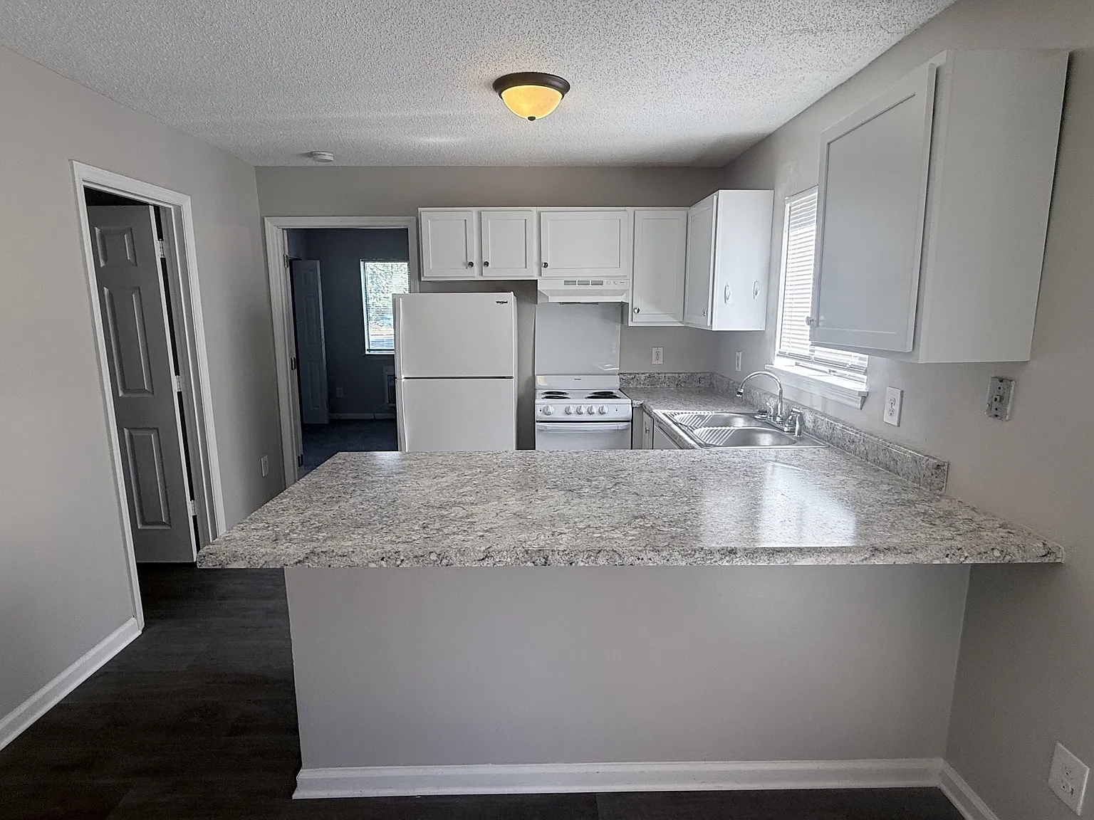 Nottingham Apartments — Photo 3