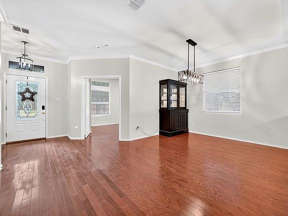 5th image of 10601 Augusta Ln