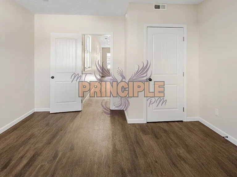 533 W Park St — Photo 7