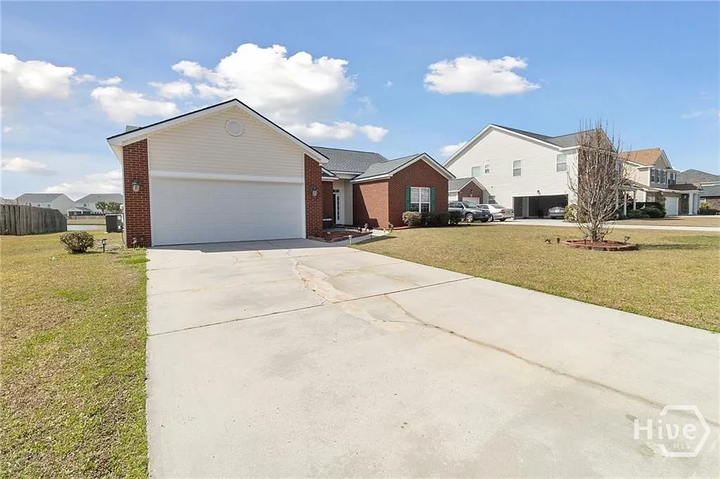4 bed, 2.0 bath, 1924 sqft, $2,150 — Photo 3