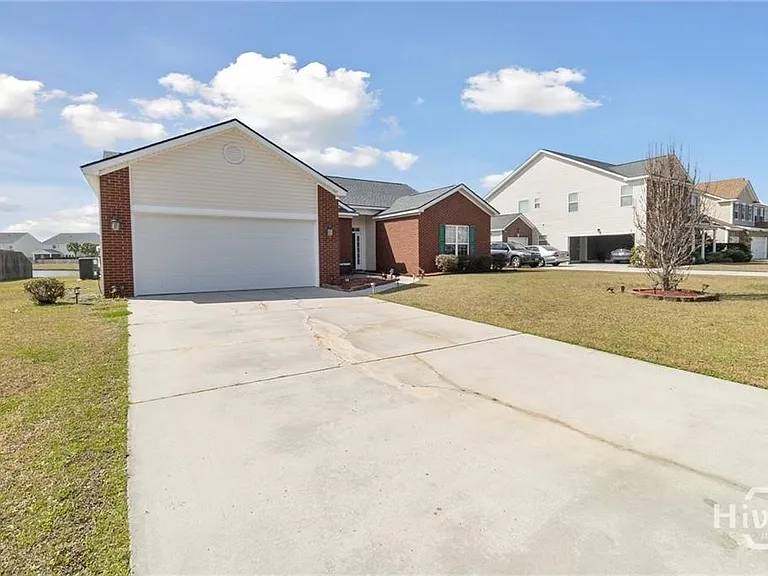 117 Greyfield Cir — Photo 3