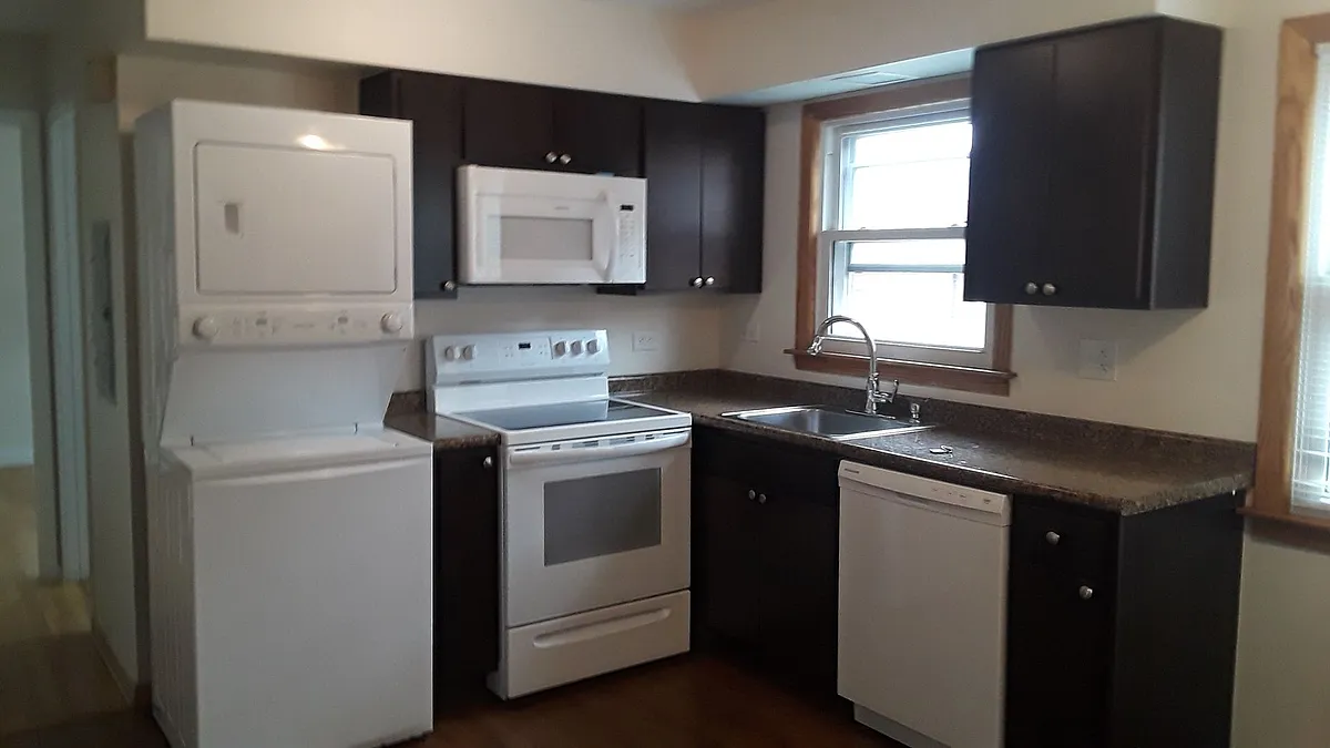 Building Photo - 9456 Maple Dr